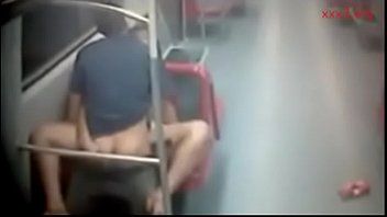 Gal in Delhi Metro ausgestopft tropfte versteckte Webkamera